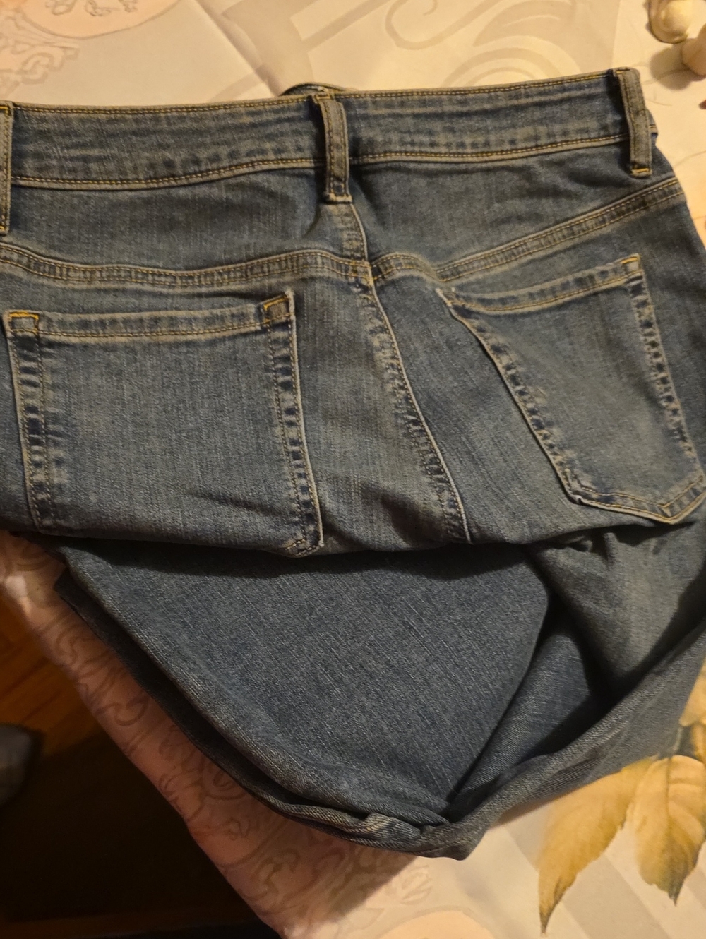 Classic Straight-Leg Women's Jeans in Light Blue Denim Amazon Essentials Size 10